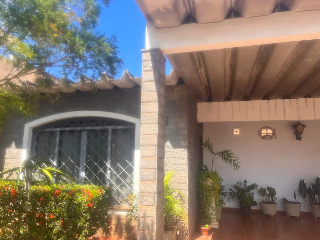 Casa com 3 dormitórios e 4 vagas na garagem em Barretos, SP