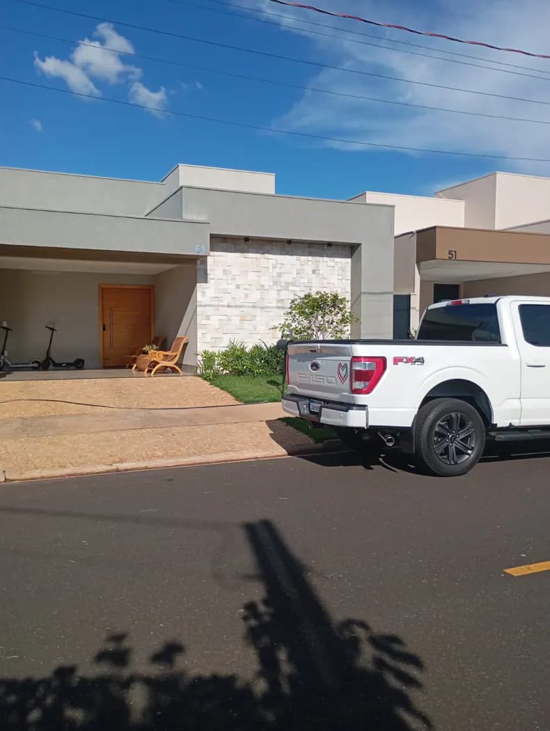 Casa de 220m² com 3 dormitórios e 4 vagas na garagem em Barretos, SP