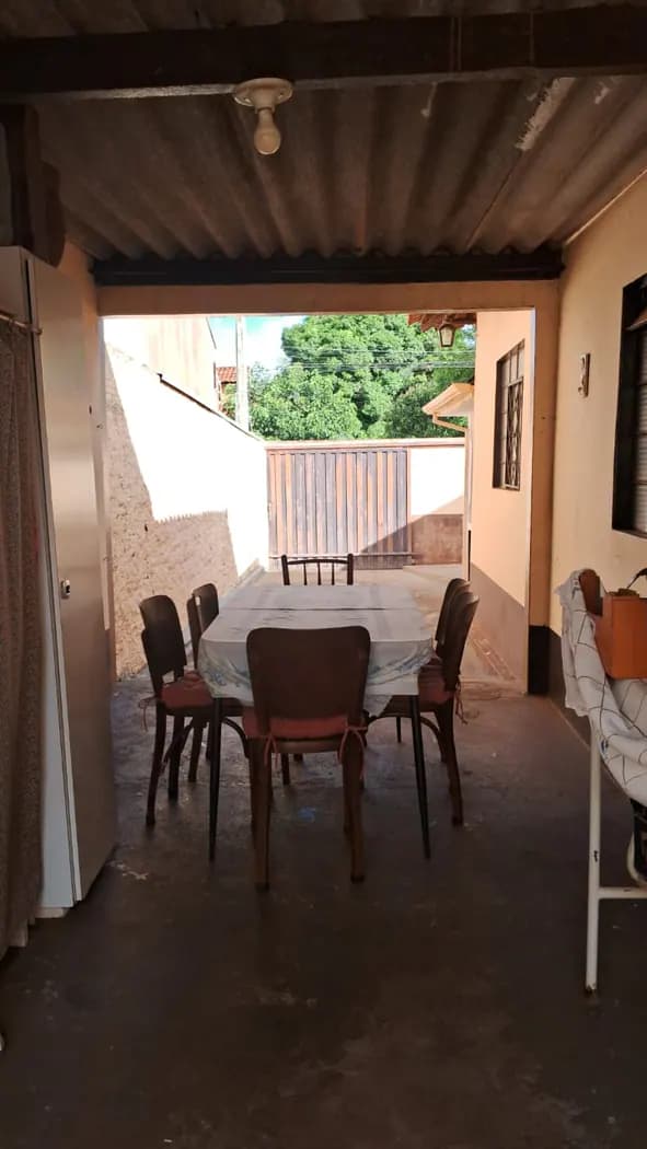 Casa de 200m² com 3 dormitórios e 4 vagas na garagem em Barretos, SP