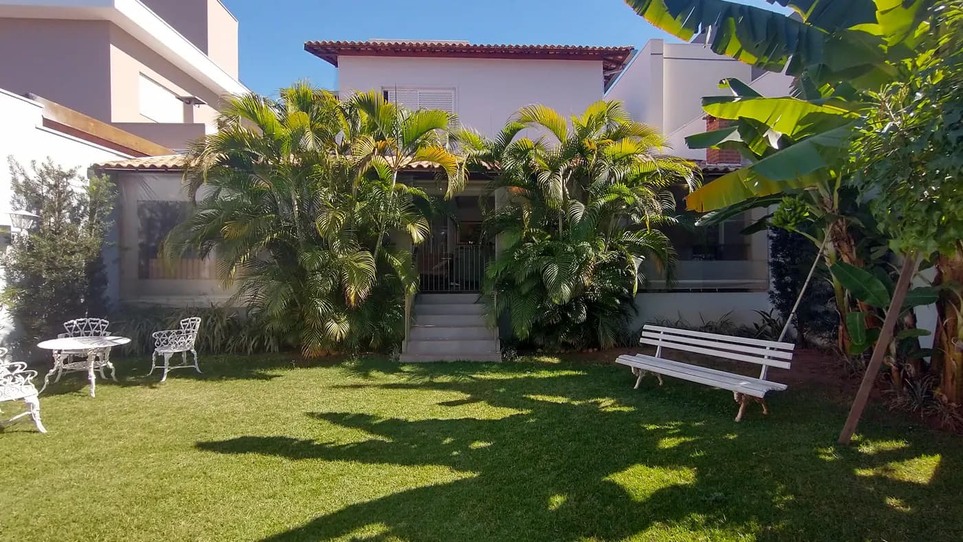 Casa de 270m² com 3 dormitórios e 4 vagas na garagem em São José do Rio Preto, SP