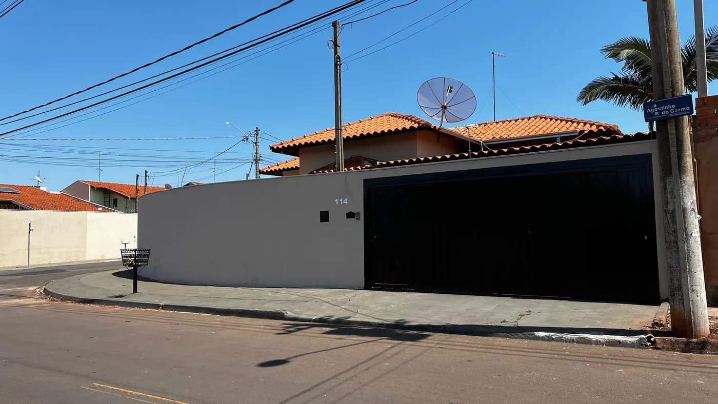 Casa de 97.29m² com 2 dormitórios e 2 vagas na garagem em Barretos, SP — foto 1